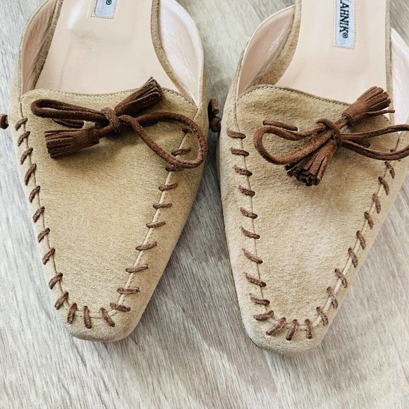 Manolo Blahnik Tan Pointed Toe Moccasins - Picture 2 of 3